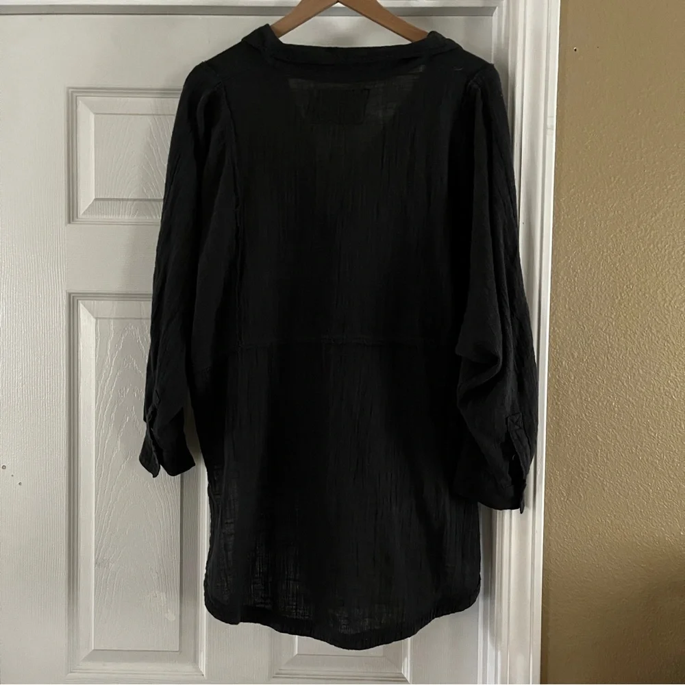 Lightweight button up - Picture 3 of 3